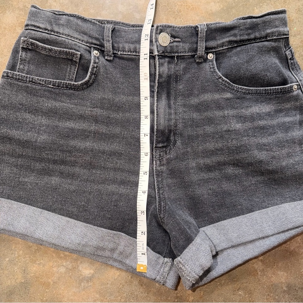 Levi’s - Women’s Black Denim Shorts High Rise Rolled Hem - Size 28 - Picture 6 of 9